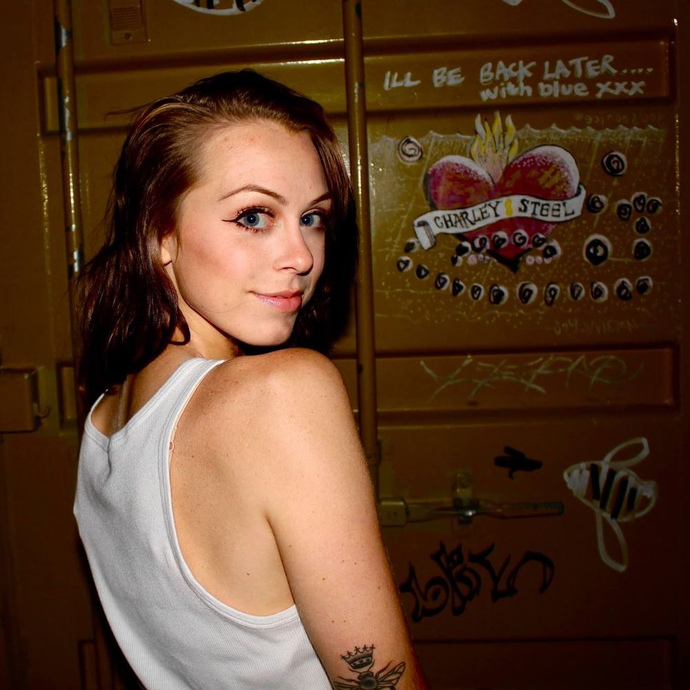 Meet your Posher, Hayley